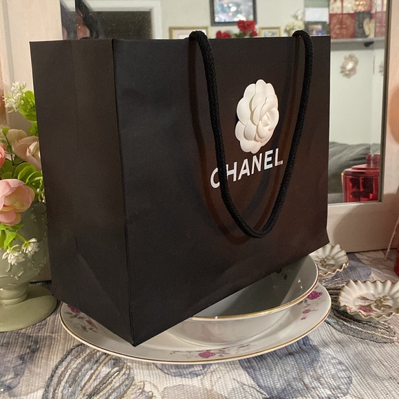 Chanel Gift Bag with Gift Box - Picture 7 of 16